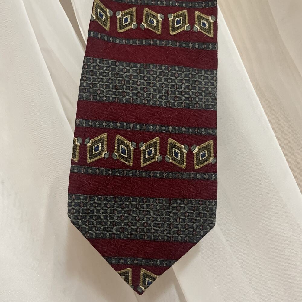 JOS.A. Banks Premiere Collection 100% Silk Tie Burgundy Grey‎ Gold EUC USA